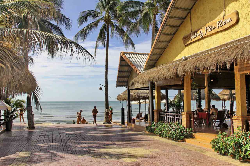 Nắng Hòn Rơm Resort 