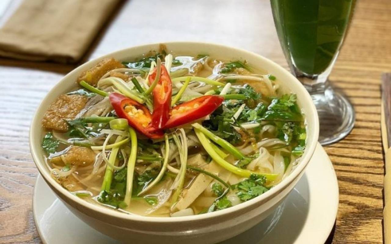 Thưởng thức món ăn ngon tại khu du lịch Núi Tà Cú