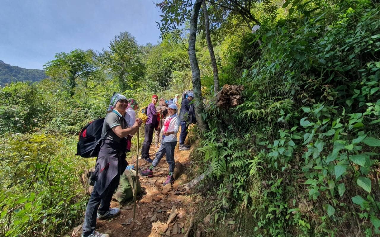 Trekking rừng già ở Núi Tà Cú Bình Thuận