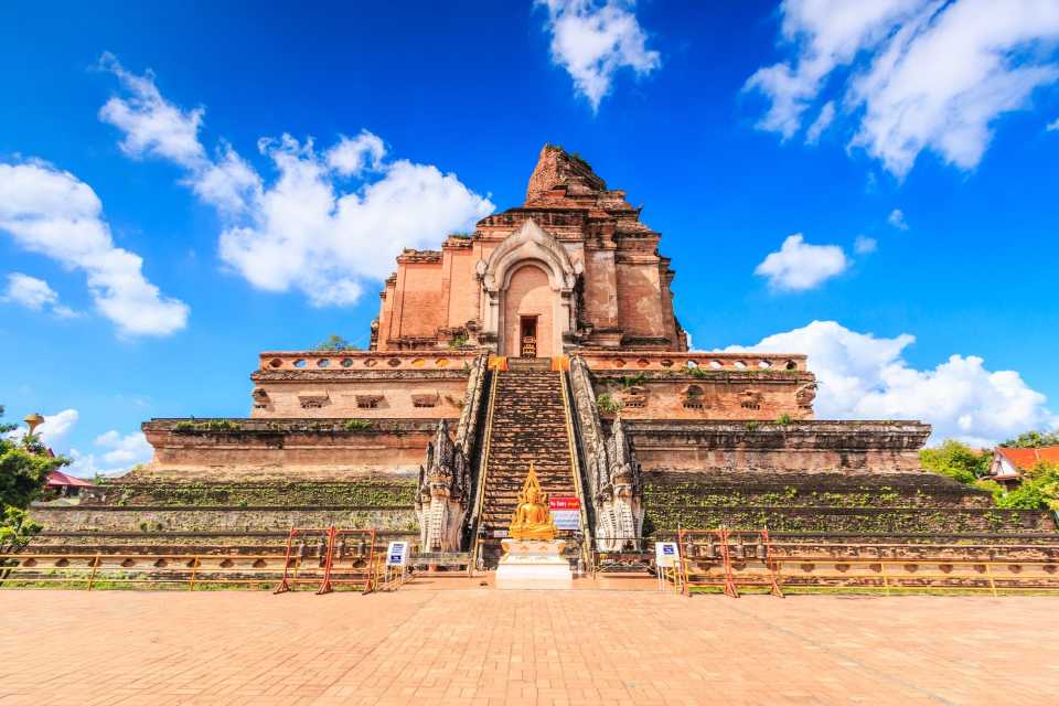 chiang mai Khám phá Wat Chedi Luang cổ kính mang nét kiến trúc Phật Giáo đặc trưng
