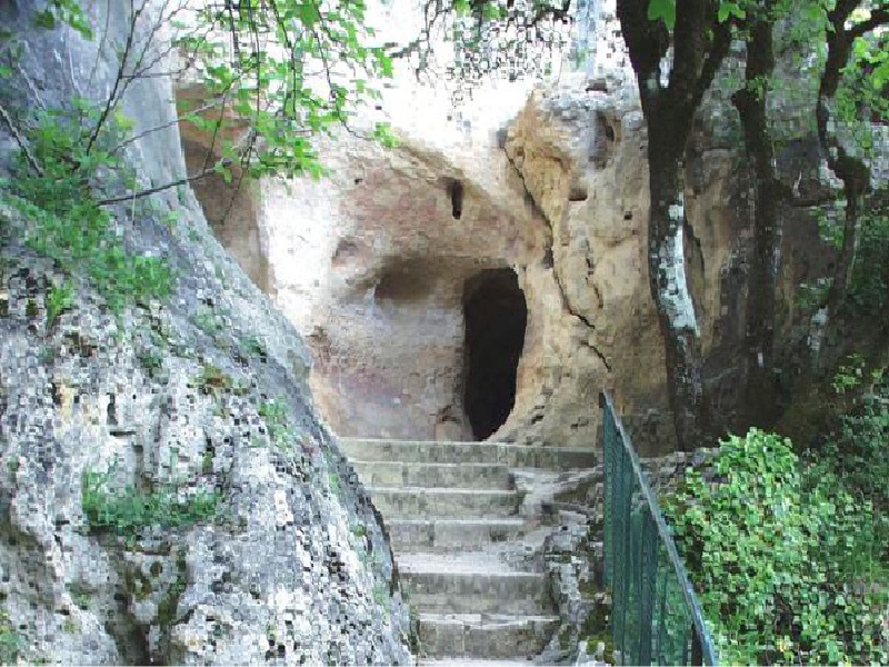 địa điểm du lịch pháp Hang động Font de gaume - một trong những địa điểm du lịch Pháp không thể bỏ qua