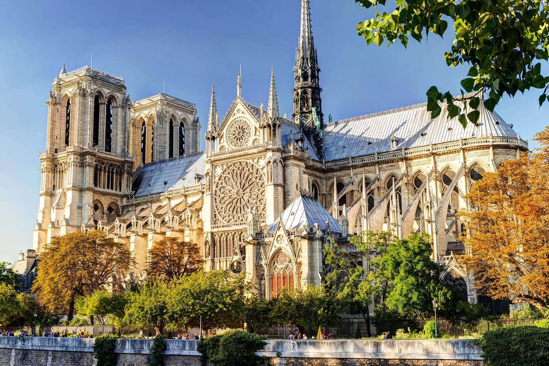 địa điểm du lịch pháp Tham quan Nhà thờ Đức Bà Paris - địa điểm du lịch Pháp nổi tiếng hơn 850 tuổi