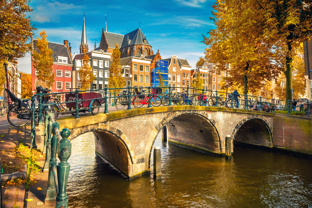 du lịch hà lan Thành phố Utrecht thơ mộng trong sắc thu êm đềm