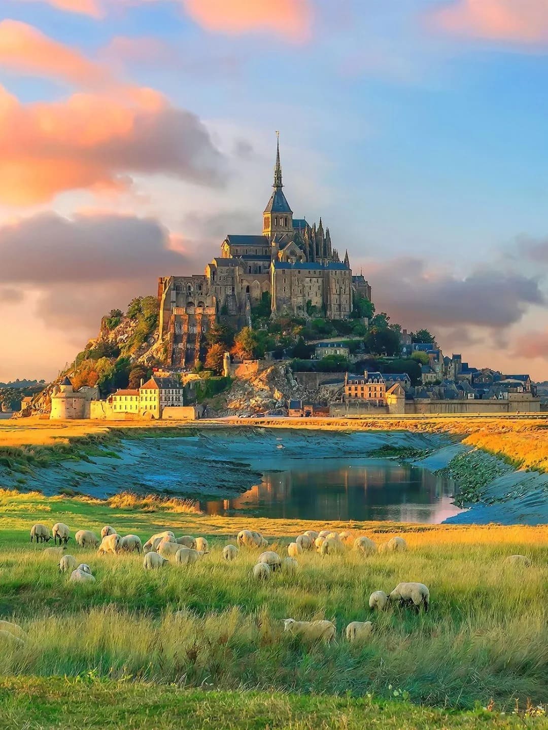 du lịch pháp tự túc Du lịch Pháp nhất định phải ghé thăm Mont Saint – Michel cổ kính và hoang sơ