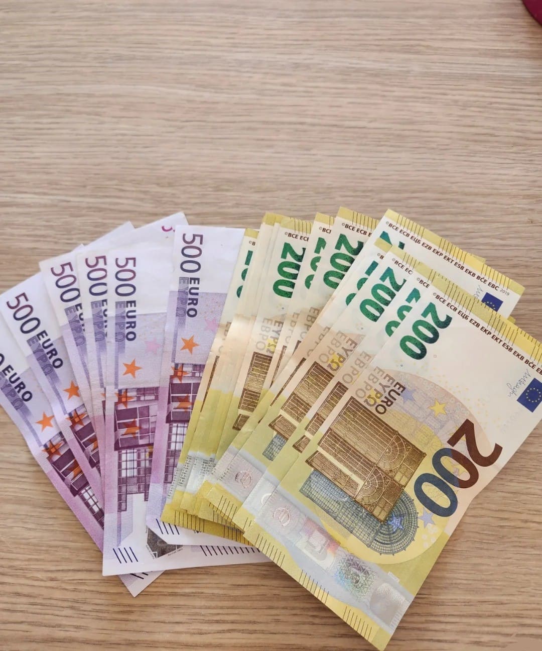 du lịch pháp tự túc Euro là đơn vị tiền tệ được sử dụng phổ biến ở Pháp và các nước thuộc khối Liên minh Châu Âu