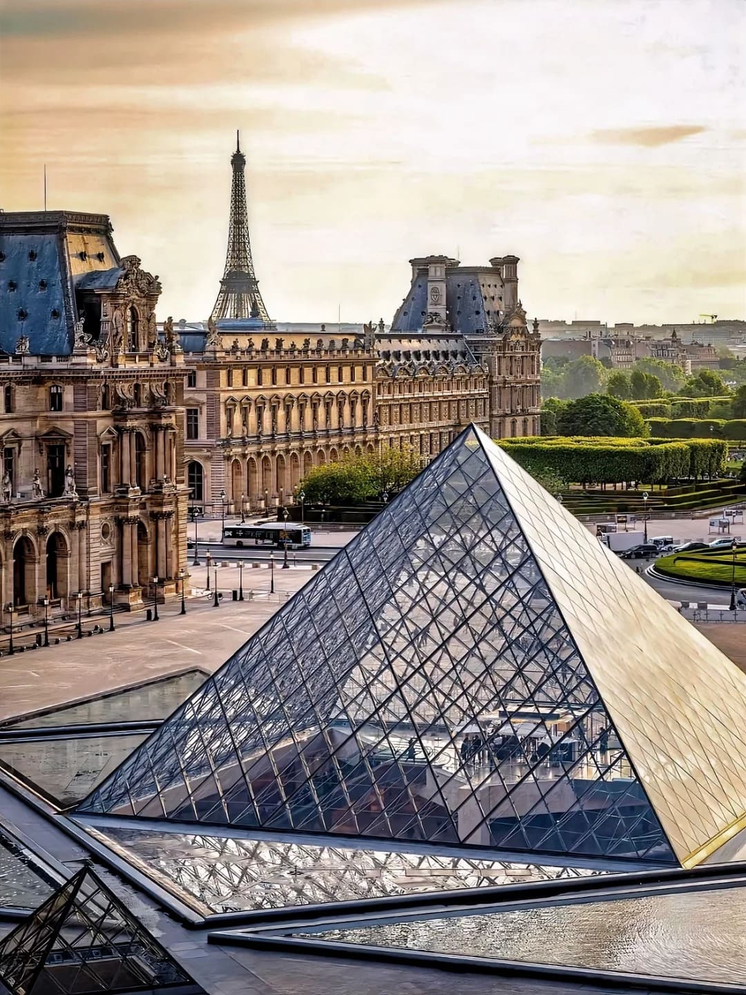 du lịch pháp tự túc Viện bảo tàng Louvre - địa điểm không thể bỏ qua khi du lịch Pháp tự túc