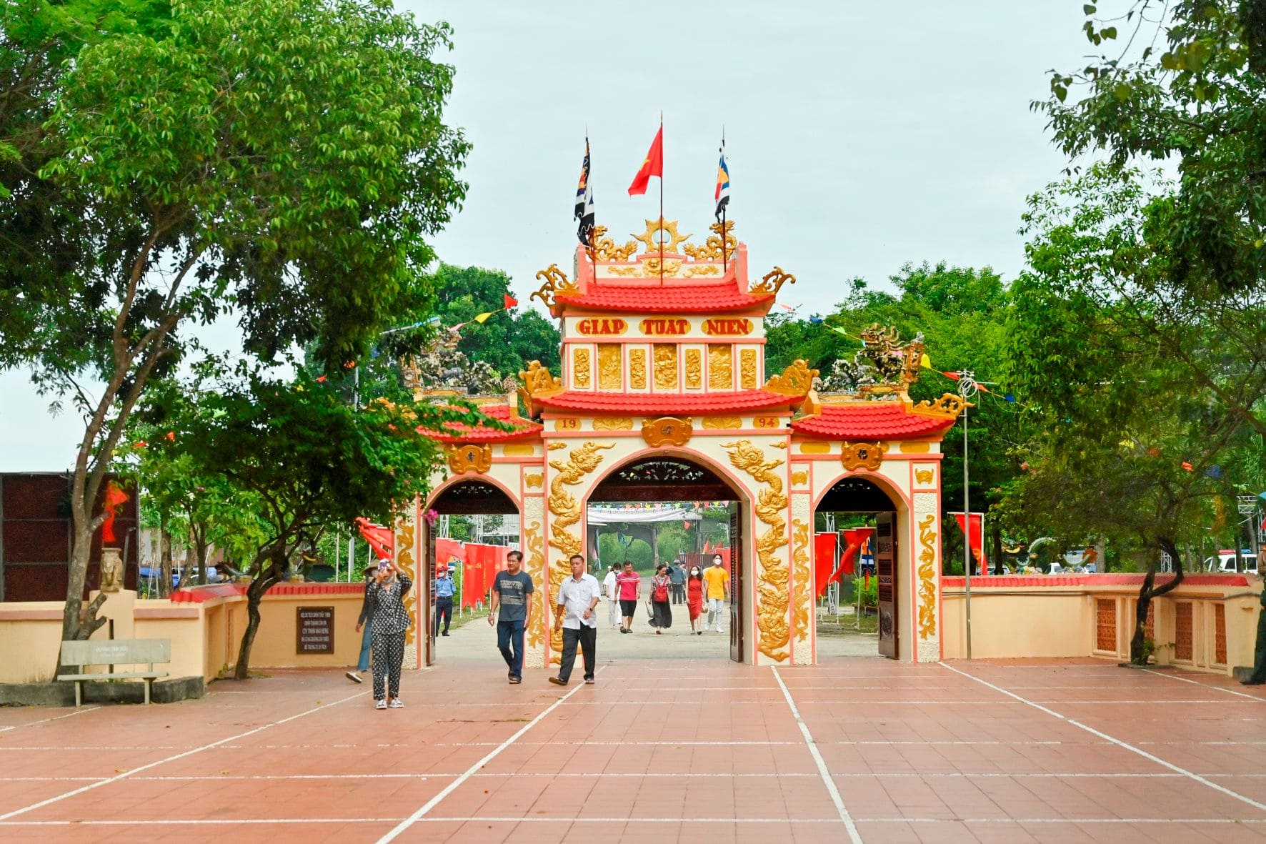 Chiêm bái và tìm hiểu truyền thuyết về Dinh Thầy Thím linh thiêng