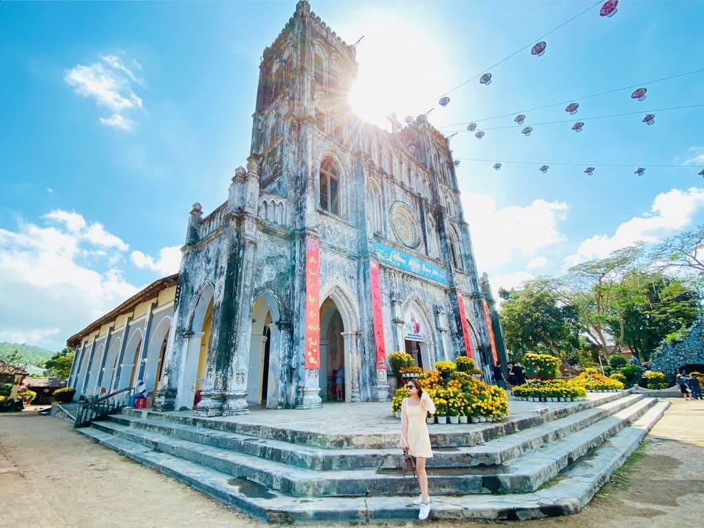 du lịch phú yên Nhà thờ Mằng Lăng được xem như Châu Âu thu nhỏ giữa lòng Phú Yên