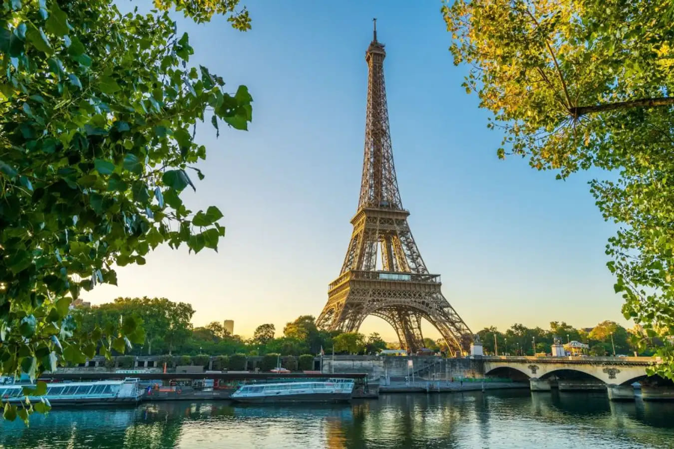 Tháp Eiffel: Khám phá biểu tượng kiến trúc của Paris