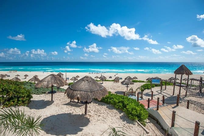 du lịch cancun Playa Delfines được mệnh danh là bãi biển đẹp nhất thành phố Cancun