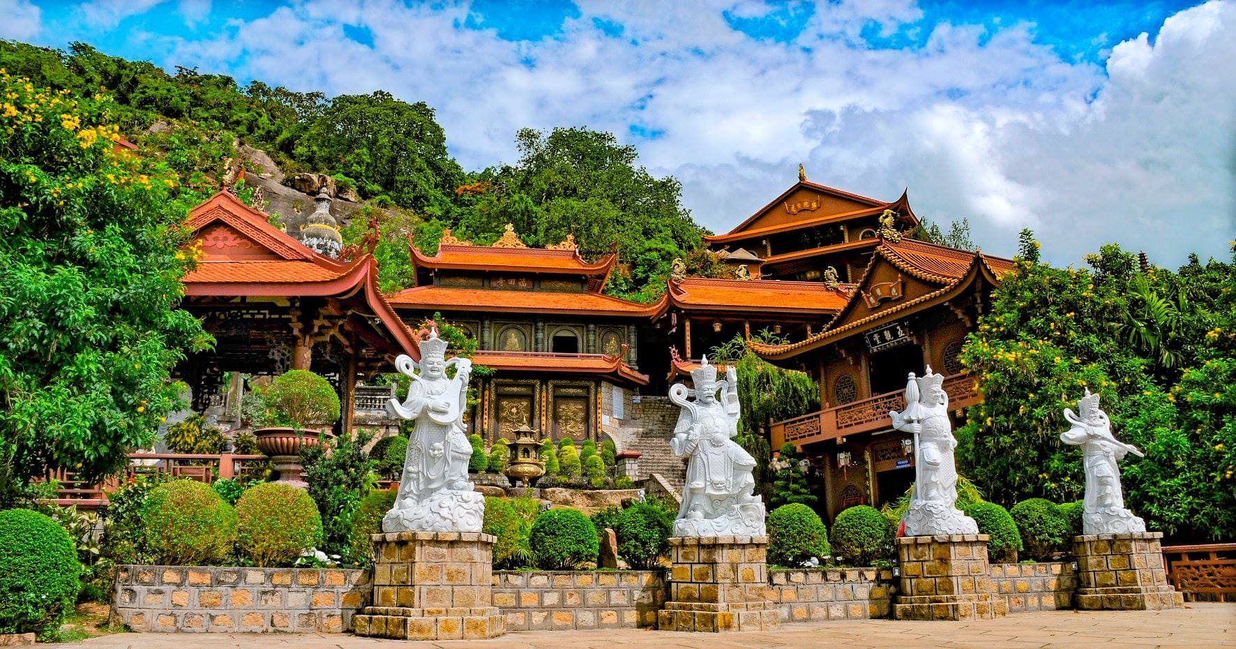 Bốn vị Hộ Pháp tại Chùa Hang Châu Đốc - An Giang
