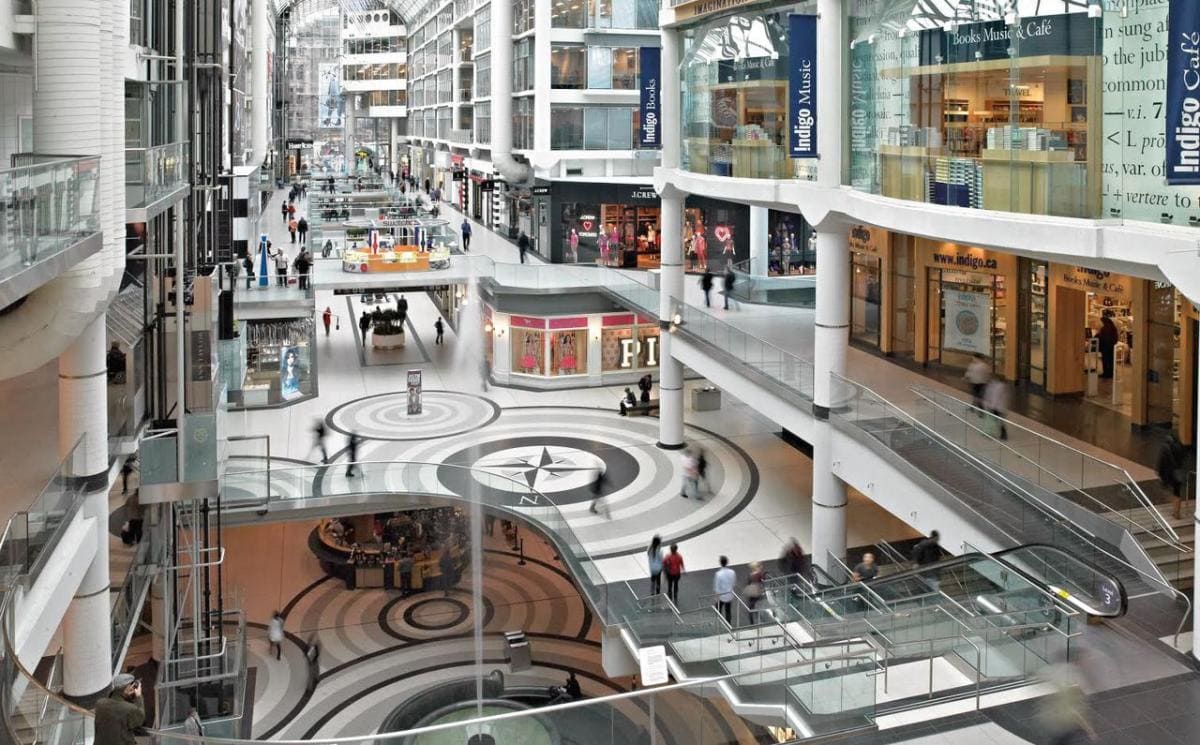 du lịch toronto tự túc Trung tâm thương mại Eaton (Eaton Centre) nổi tiếng bậc nhất ở thành phố Toronto