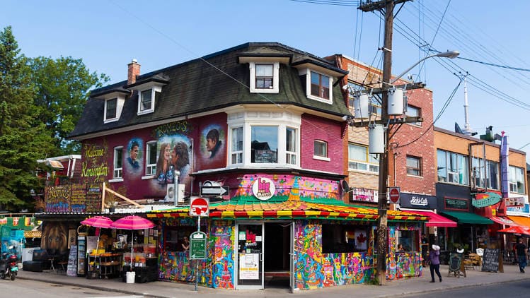 du lịch toronto tự túc Kensington Market - nổi tiếng có nhiều món ăn đường phố của nhiều quốc gia trên thế giới