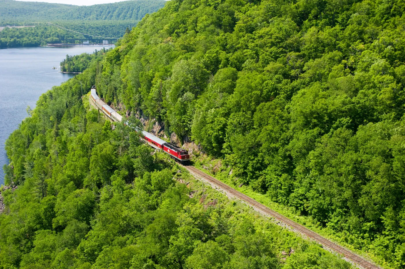 hẻm núi agawa Agawa Canyon Tour Train - Chuyến tàu đưa du khách băng qua hẻm núi chiêm ngưỡng toàn cảnh đẹp ngất ngây