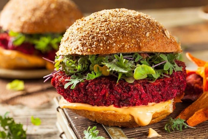 ẩm thực úc Burger củ dền vừa lạ miệng vừa hấp dẫn