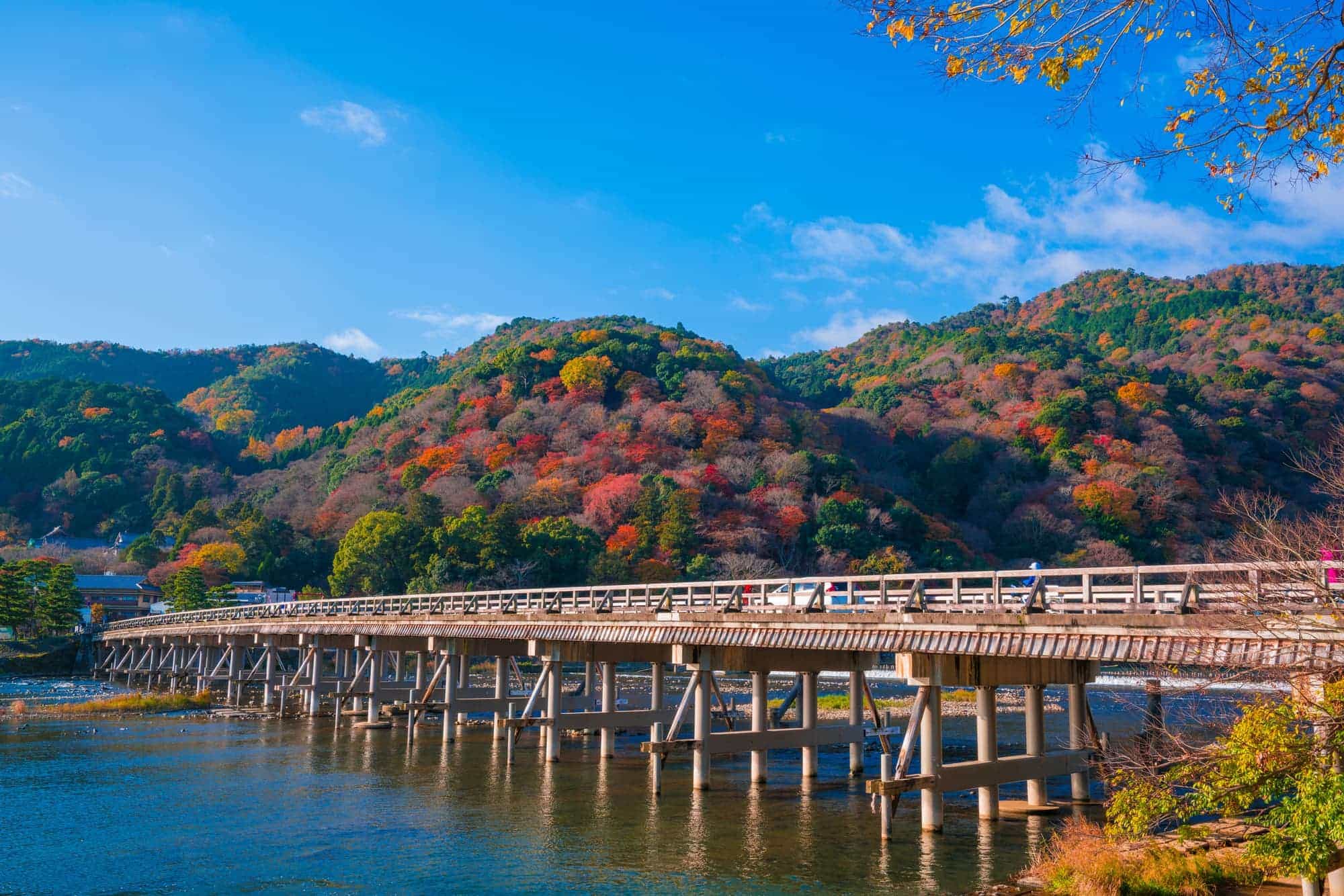 du lịch kyoto mùa thu Cầu Togetsu - địa điểm lý tưởng để thưởng ngoạn mùa thu Kyoto
