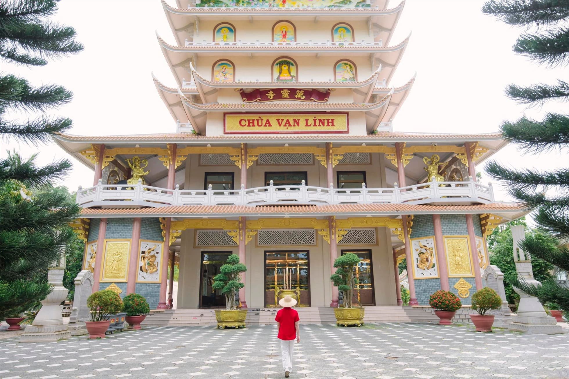 Chùa Vạn Linh –  chốn linh thiêng được cảnh sắc thiên nhiên hùng vĩ bao quanh