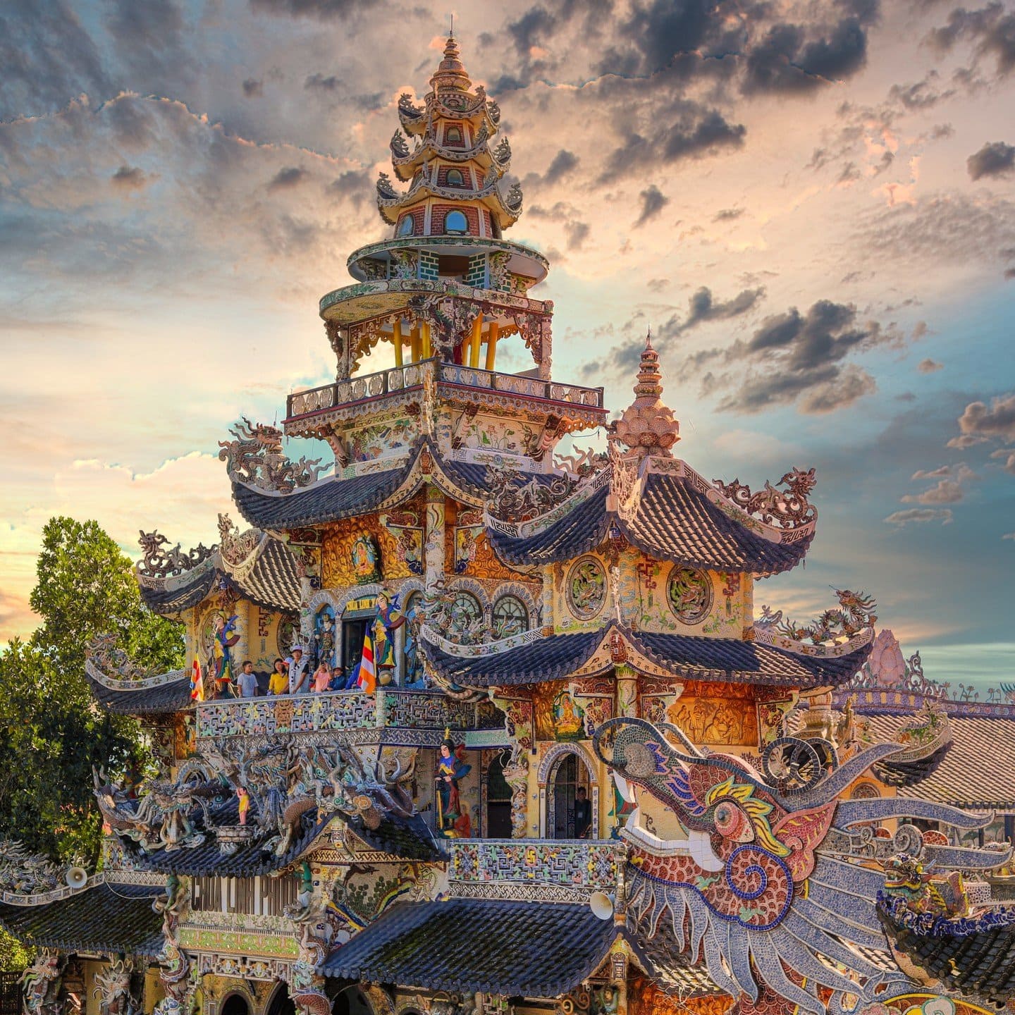 du lịch đà lạt Chùa Linh Phước - điểm đến linh thiêng ở Đà Lạt