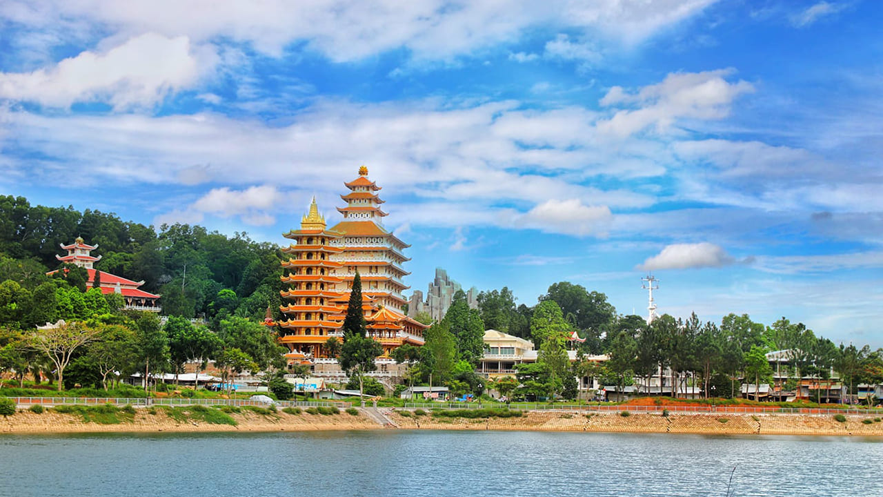 Ghé thăm Chùa Vạn Linh linh thiêng ẩn mình trên Núi Cấm An Giang