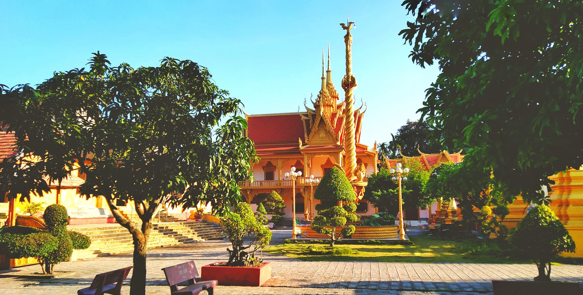 du lịch an giang Chùa Xà Tón (Xvayton) - điểm hành hương thanh tịnh và yên bình giữa khung cảnh linh thiêng