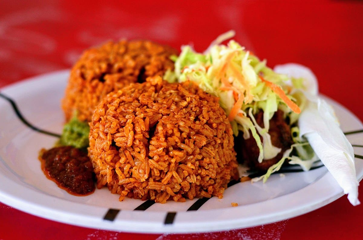 ẩm thực châu phi Cơm Jollof - một trong những món ăn được ưa chuộng nhất ở Tây Phi