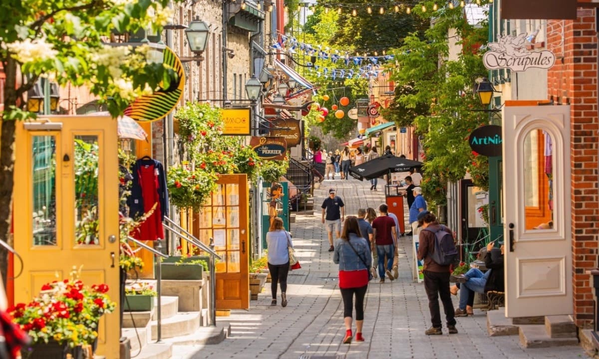 Dạo bước trên phố La Rambla - “hơi thở” của Barcelona