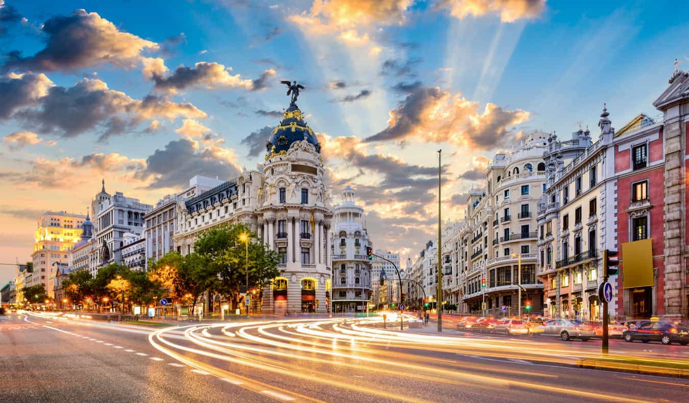 Du lịch Madrid - Khám phá trái tim rực rỡ của Tây Ban Nha 