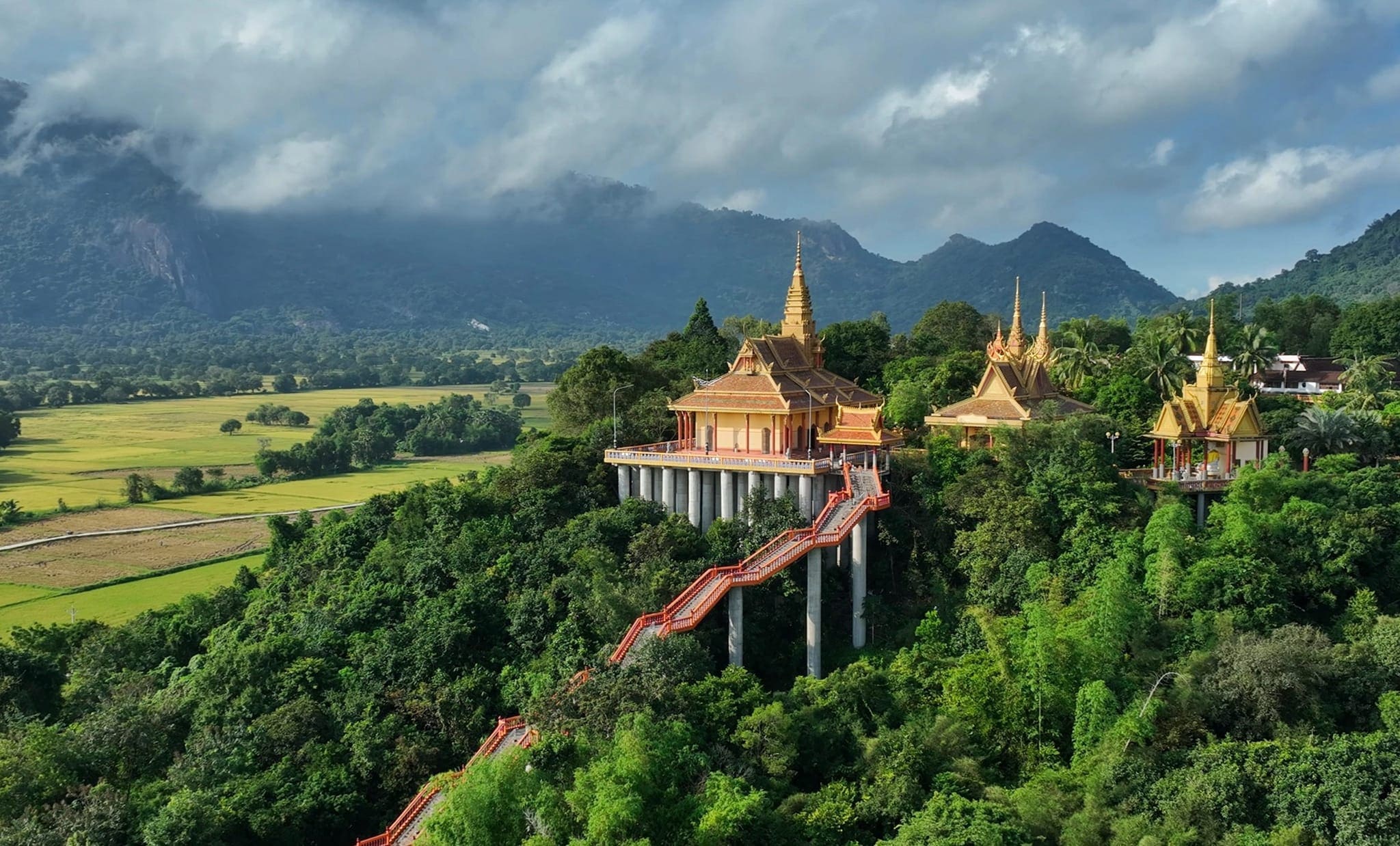 Chùa Tà Pạ - địa điểm du lịch tâm linh nổi tiếng ở Tri Tôn, An Giang