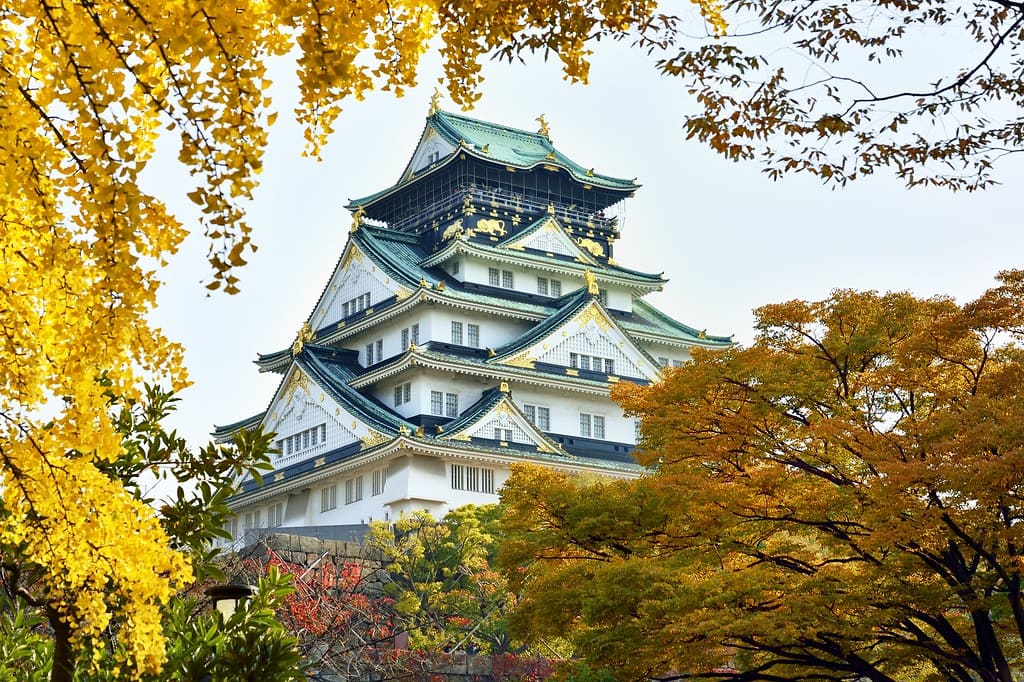 Mê mẩn vẻ đẹp thơ mộng và cổ kính của tòa thành Osaka
