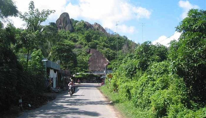 bảy núi Liên Hoa Sơn (Núi Tượng) – Chứng tích lịch sử của một vùng bi thương