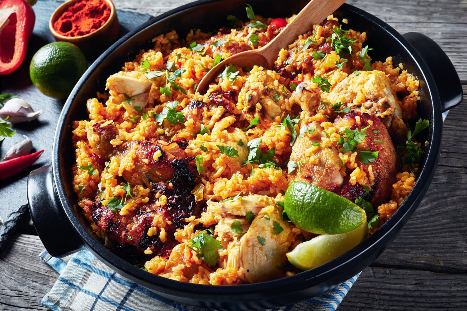 du lịch valencia Paella Valenciana – món cơm chiên cùng với gà, thỏ và đậu