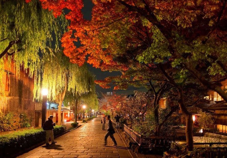 du lịch kyoto mùa thu Phố cổ Gion - điểm đến hấp dẫn khi du lịch Kyoto mùa thu