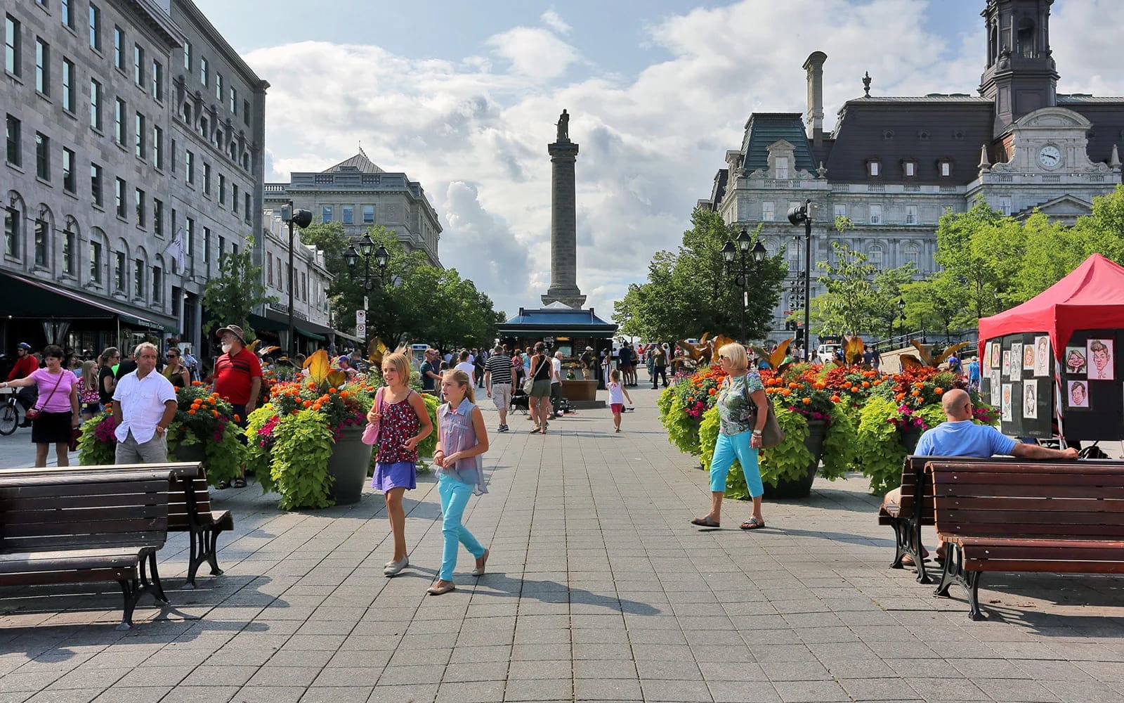 du lịch montreal Place Jacques Cartier – Quảng trường lịch sử sôi động và địa điểm không thể bỏ qua khi du lịch Montreal