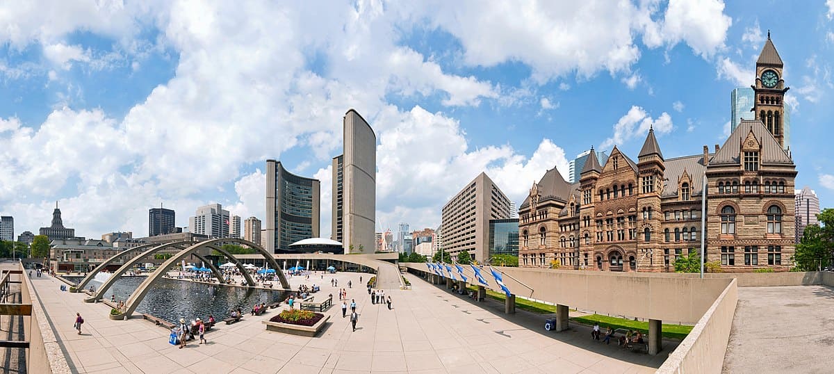 du lịch toronto tự túc Khám phá Quảng trường Nathan Phillips và Tòa thị chính Toronto