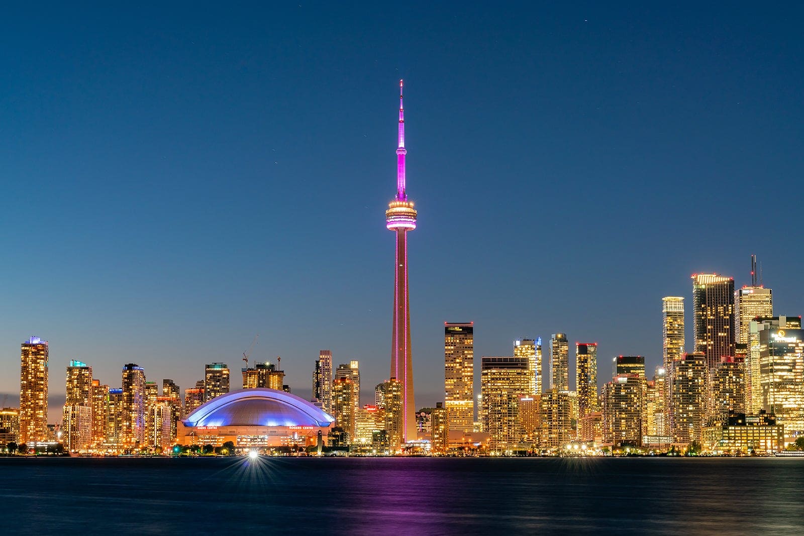 du lịch toronto tự túc Ghé thăm Tháp CN (CN Tower) - biểu tượng của thành phố Toronto