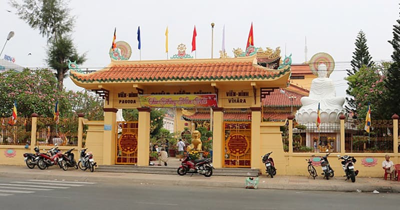 Chùa Viên Minh nằm tại số 1 đường Nam Kỳ Khởi Nghĩa, TP. Bến Tre
