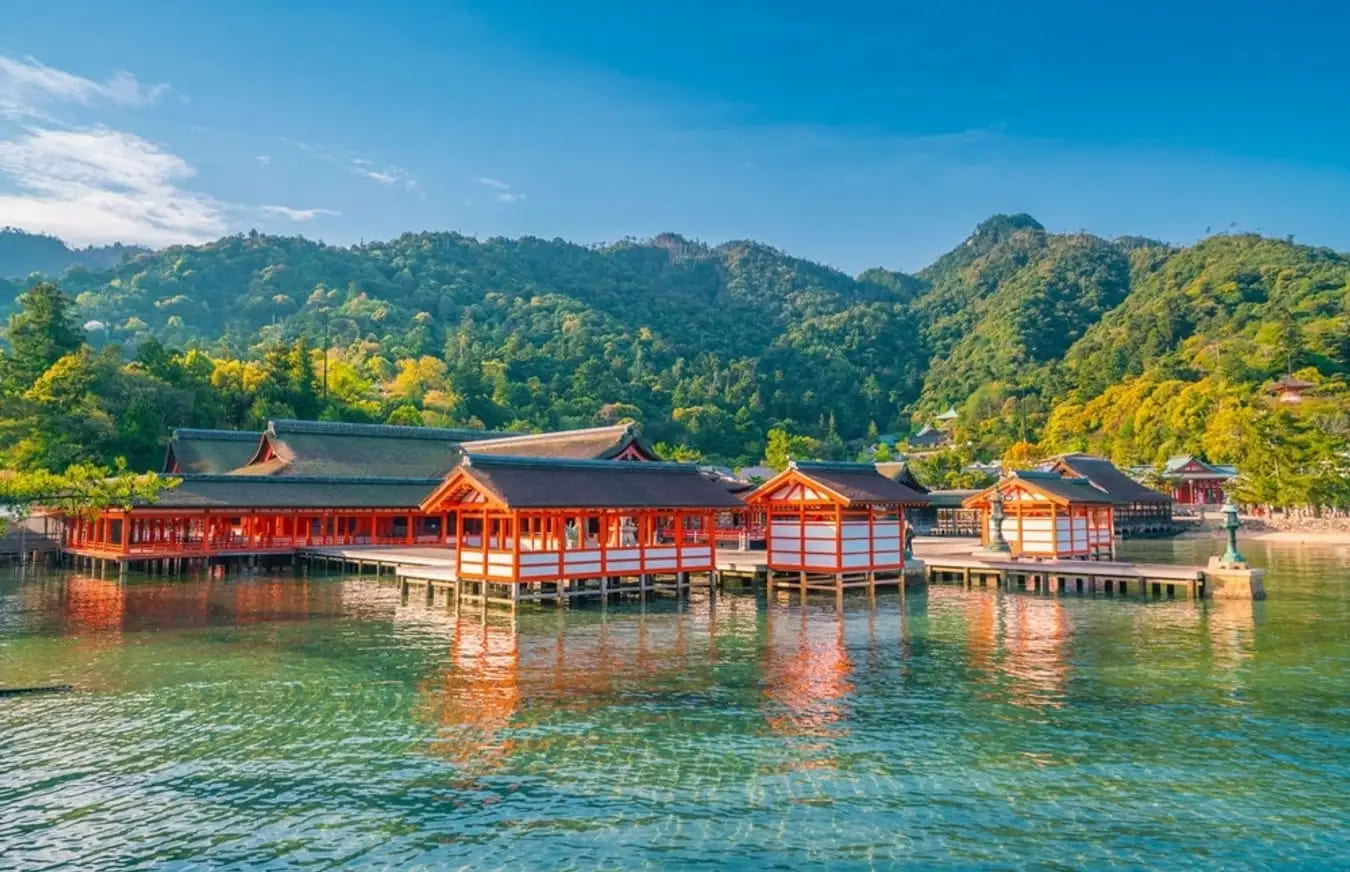 Khám phá vẻ đẹp huyền thoại của đền Itsukushima trên đảo Miyajima Nhật Bản