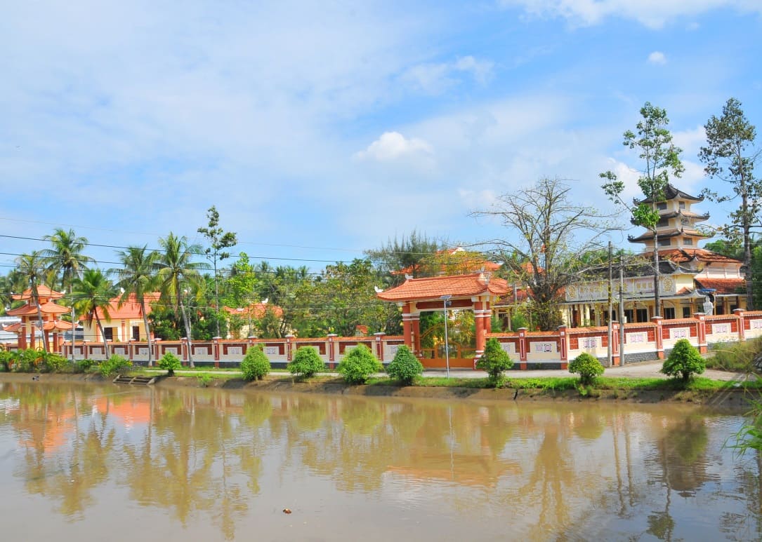 Chùa Tuyên Linh Bến Tre - cảnh quan đẹp, không gian thanh bình thu hút nhiều du khách thập phương ghé thăm