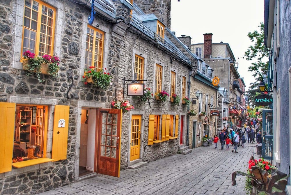 Dạo bước dọc các con phố cổ ở Quebec Canada