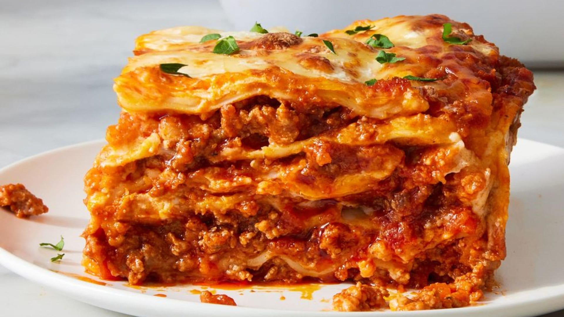 Lasagna hấp dẫn với từng lớp mì mềm mại kết hợp hoàn hảo với phần nhân đậm đà