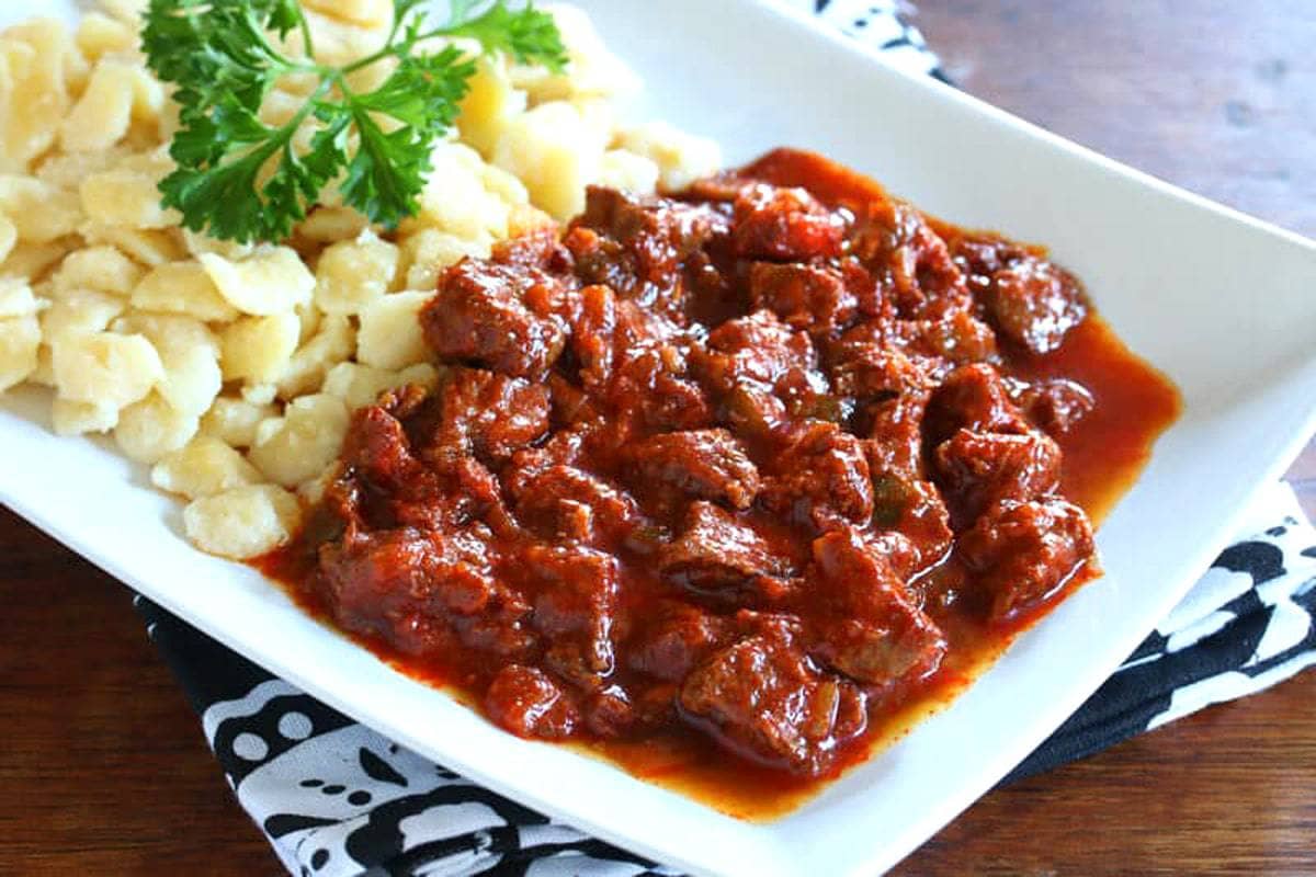 ẩm thực hungary Pörkölt và Paprikás - trải nghiệm ẩm thực Hungary đáng nhớ
