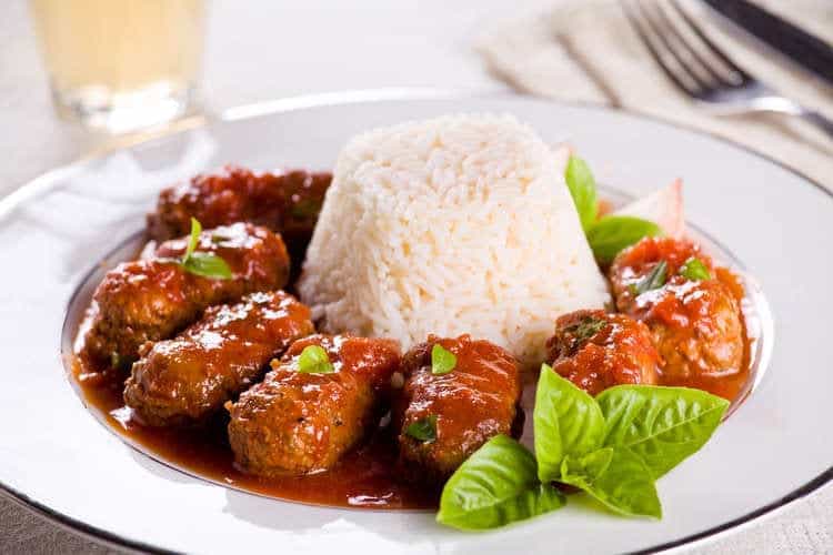 Soutzoukakia - món ăn chính luôn xuất hiện trong các bữa ăn gia đình ở Hy Lạp
