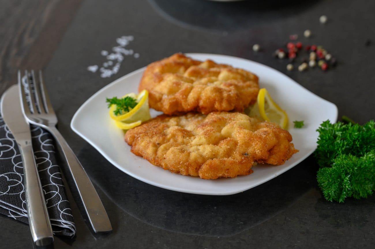 ẩm thực slovakia Vyprážaný rezeň - món ăn được lấy cảm hứng từ Wiener schnitzel nổi tiếng của Áo