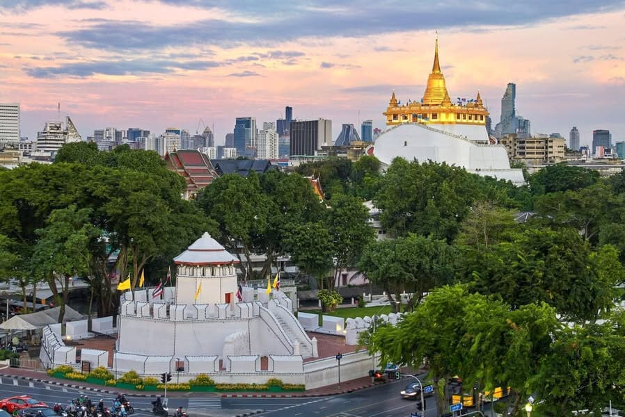 fort mahakan Pháo đài Mahakan nằm gần nhiều địa điểm nổi tiếng của Bangkok như Grand Palace, Wat Saket và Wat Arun