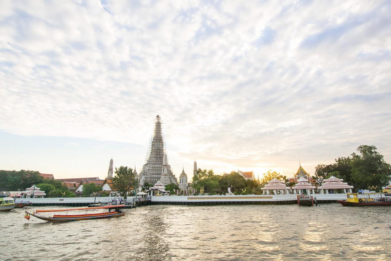 Trải nghiệm trên sông Chao Phraya: Hành trình khám phá trái tim Bangkok