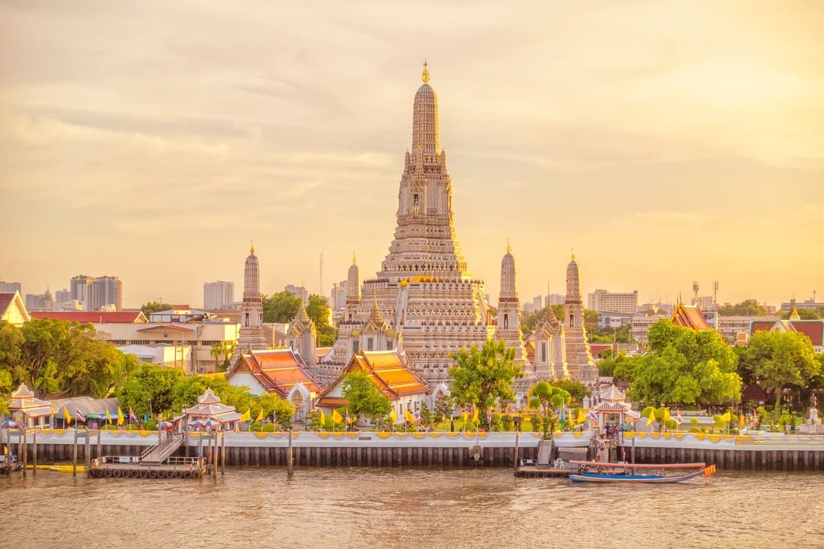 Wat Arun (Chùa Bình Minh) - Tuyệt tác kiến trúc cổ kính bên sông Chao Phraya