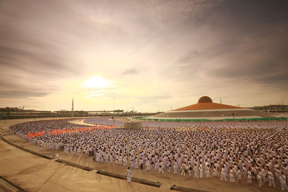 Chùa Wat Phra Dhammakaya: Ngôi chùa độc đáo và ấn tượng của Thái Lan