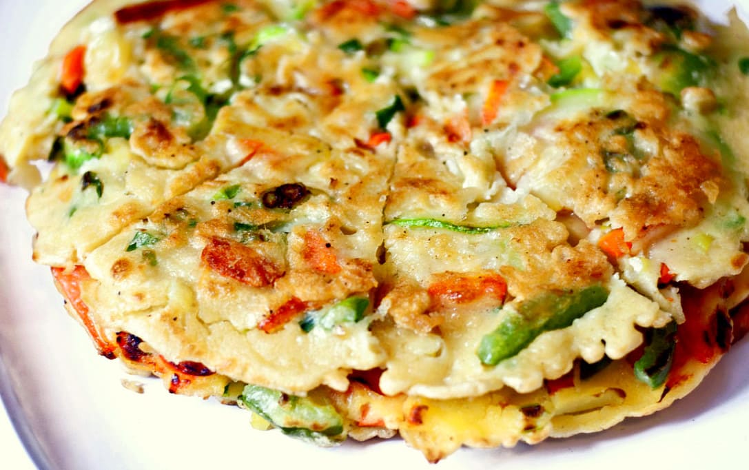 món ăn hàn quốc Bánh chiên hành/hẹ hải sản Hàn Quốc là món bánh giòn, thơm, với nhân hải sản và rau củ