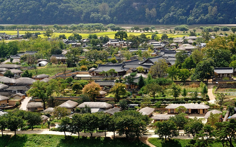 Làng Hanok Andong lưu giữ nét văn hóa truyền thống Hàn Quốc với những ngôi nhà gỗ hanok cổ kính