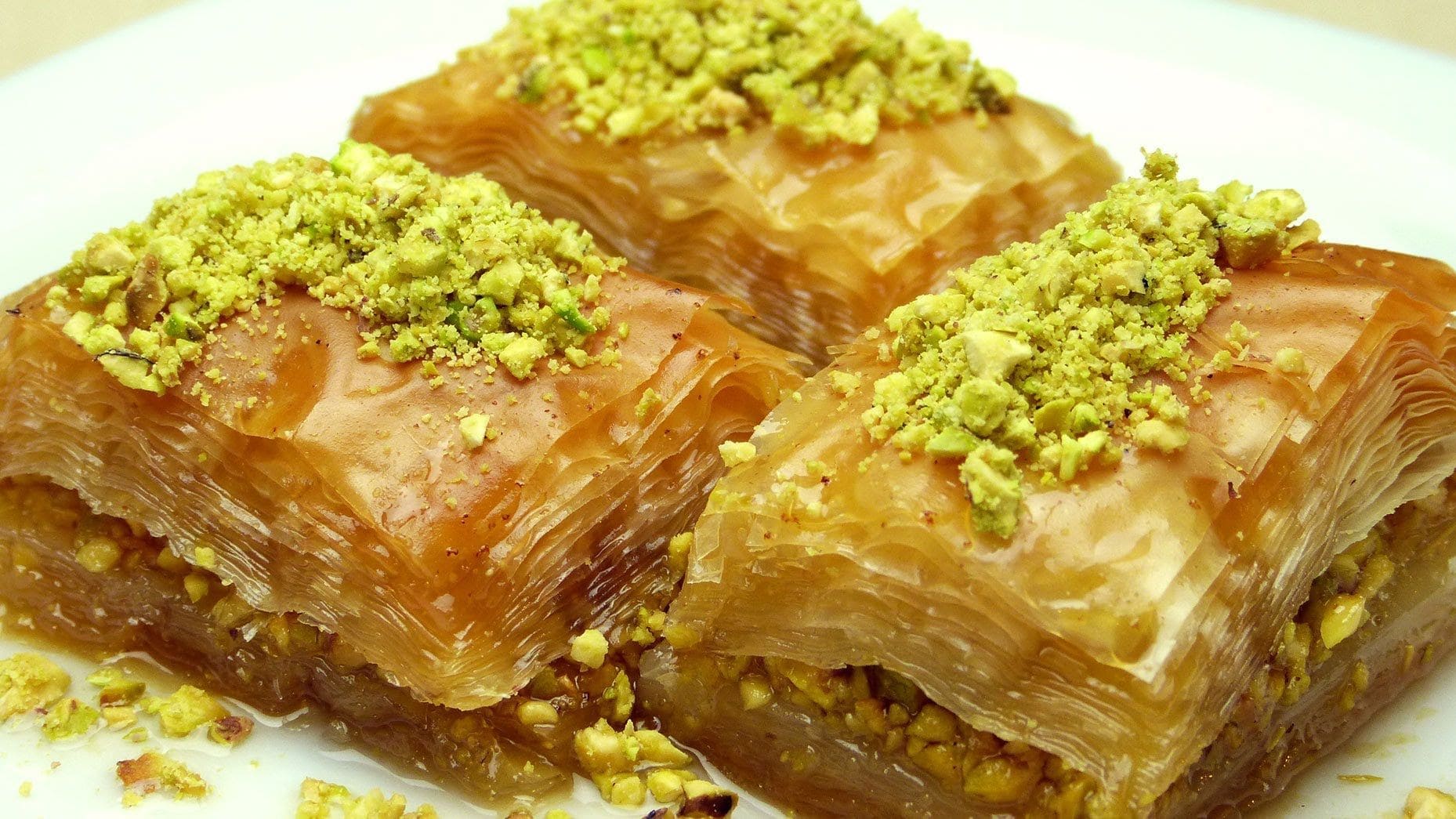 ẩm thực thổ nhĩ kỳ Bánh ngọt Baklava là món tráng miệng nổi tiếng của Thổ Nhĩ Kỳ, giòn ngọt và béo thơm